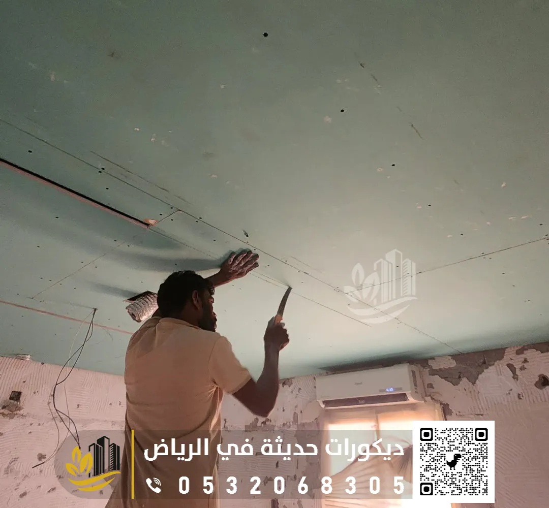 عمال ترميم في الرياض