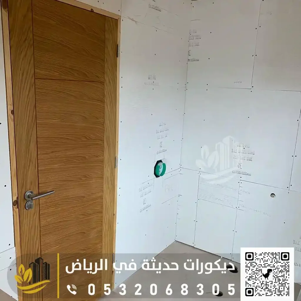 الواح اسمنتية للجدران في شرق الرياض في حي غرناطة
